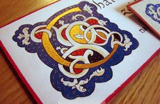 Mittelalterliche Initiale C mit Rankenwerk und Goldfarbe - Aquarell auf Büttenpapier - Initiale malen lassen